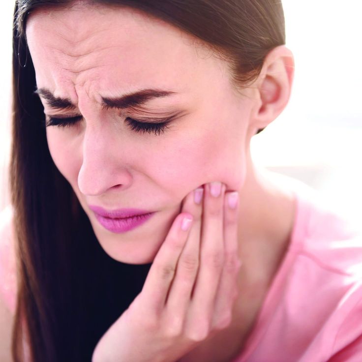 How We Handle Emergency Cracked Tooth Repair in Oakville