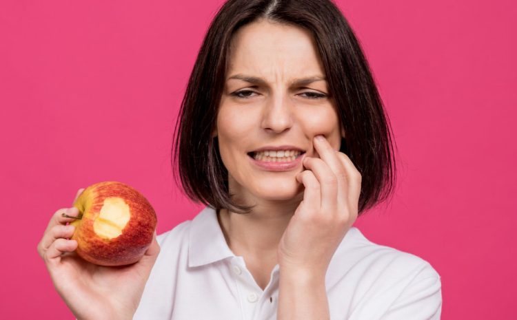  What Should I Do with Food Stuck in Gums?