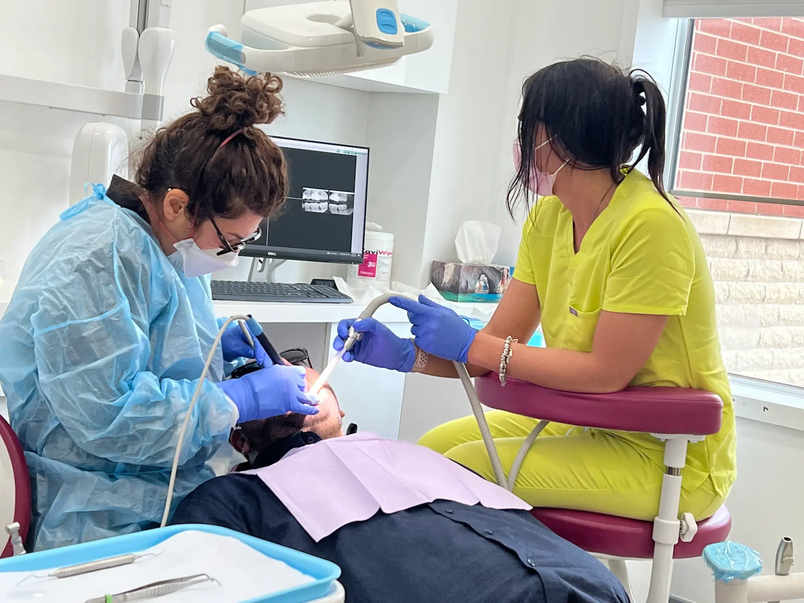 Close-up of a dentist providing Emergency Cracked Tooth Repair in Oakville ensuring prompt and expert dental care
