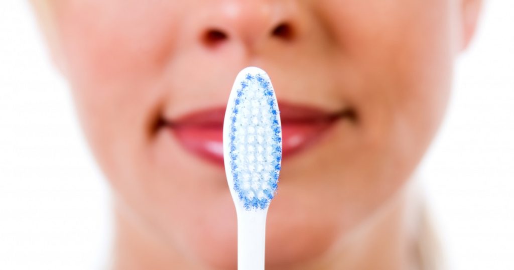 How to Choose the Best Toothbrush for Healthy Teeth and Gums