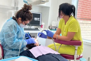 Close-up of a dentist providing Emergency Cracked Tooth Repair in Oakville ensuring prompt and expert dental care